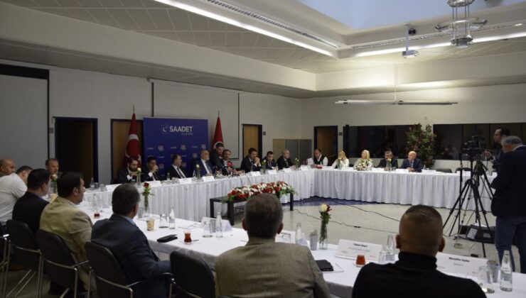 Saadet Partisi Genel Başkanı Temel Karamollaoğlu Gazetecilere açıklamada bulundu