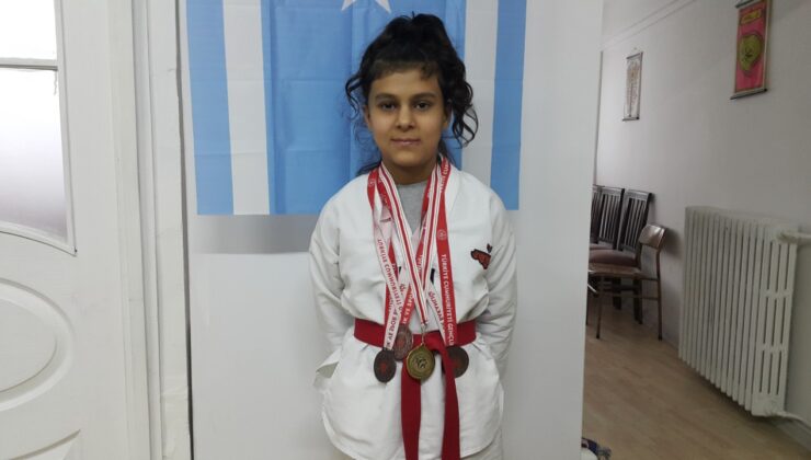Eskişehir&rsquo;de yaşayan Iraklı Türk 13 yaşında kız öğrenci, &lsquo;taekwondo&rsquo; müsabakalarında 3 madalya sahibi oldu