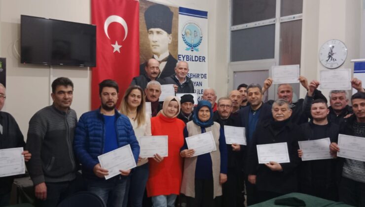 Eskişehir’de ‘Arıcılık’ kursunu bitiren 30 kursiyere, törenle sertifika belgeleri verildi