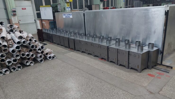 Deprem bölgesinde çadırlarda kullanılmak üzere, Eskişehir’de gönüllü olarak ‘çadır sobası’ üretiyorlar