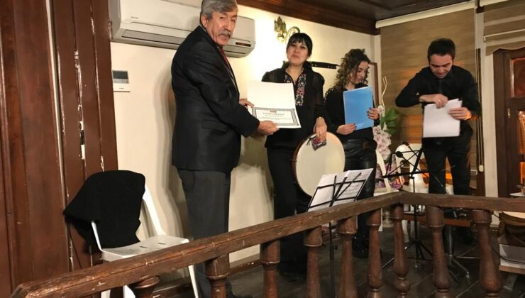 Eskişehir’de Prof. Dr. Zeki Atkoşar ve Pesendîde Türk Müziği Topluluğu ‘Şarkı ve Türkülerin Dilinden Dökülenler’ adlı program ilgi gördü