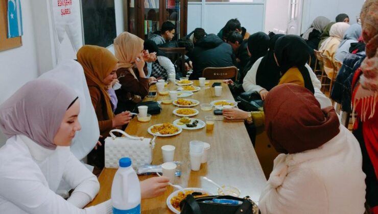 Eskişehir’de okuyan Türk Dünyası öğrencileri, Türklüğünün yöresel lezzetleri etrafında toplandılar ve buluştular