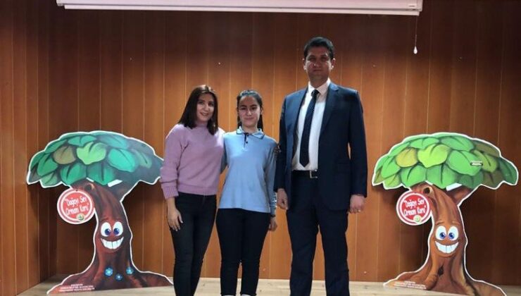 Eskişehir Ticaret Borsası Ortaokulu öğrencisi Yağmur Bilgiç, ‘İstiklal Marşı’nı Ezbere Okuma Yarışması’nda, il birincisi oldu