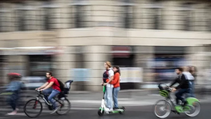 Fransa Paris, kiralık e-scooter’ları yasaklayan ilk şehir oldu