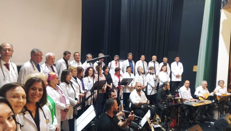 Kurtuluş Türk Halk Müziği Korosu’nun ‘doktor – hekim -tabip’ türküleri konseri yoğun ilgi gördü