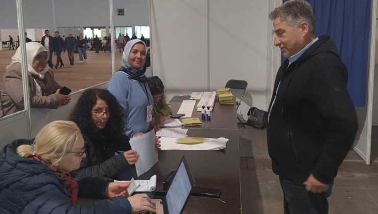 Yurt dışı ve gümrüklerde 1 milyon 750 bin oy kullanıldı