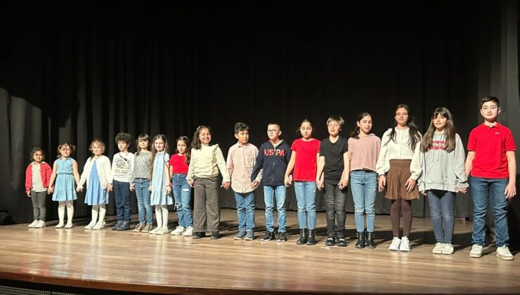 23 NİSAN’DA EN ESKİ TİYATROCUDAN EN YENİSİNE SERTİFİKA