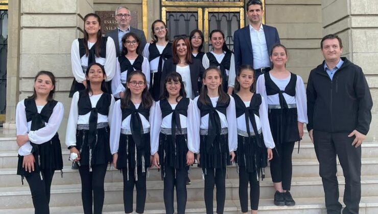 Eskişehir Ticaret Borsası Ortaokulu ,’Geleneksel Halk Oyunları Şenliği’ yarışmasını 3. olarak tamamladı