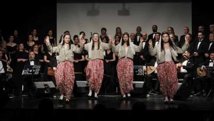Odunpazarı Halk Eğitim Merkezi ‘Türk Halk Müziği Korosu 49. Yıl Sanat Gecesi – 2’ konser programı yoğun ilgi gördü