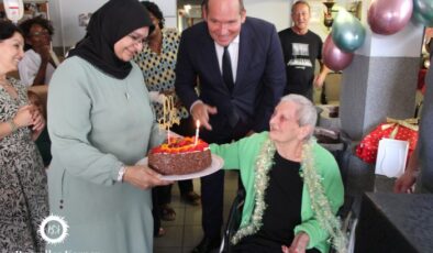 100 yaşına basan Yvonne nineye özel kutlama