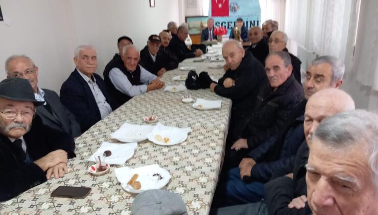 Sivrihisarlılardan &lsquo;Öğretmenler Günü&rsquo; kutlaması