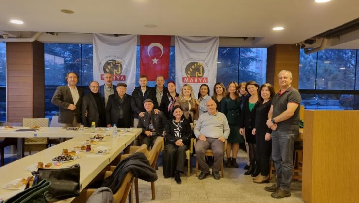 Eskişehir&rsquo;de &lsquo;Asırlık Çınar’a vefa