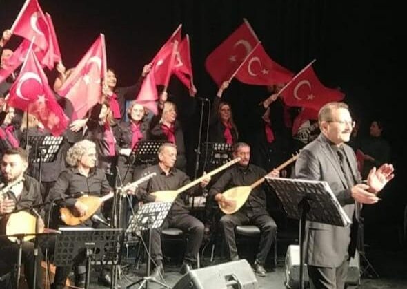 Eskişehir Kurtuluş Türk Halk Müziği Korosu &lsquo;Pir Sultan Abdal Deyişleri&rsquo; konserine Eskişehir ve Emirdağ türküleri damga vurdu