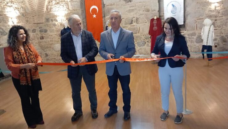 Eskişehir’de ‘Mevlevi kıyafetleri sergisi’ açıldı ve beğeni topladı