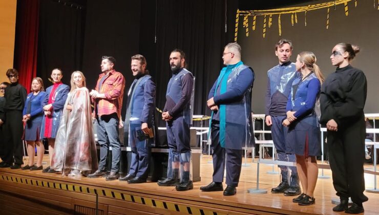 Eskişehir Sui Generis Tiyatro’nun yeni oyunu &lsquo;Yargı&rsquo; Eskişehirlilerle buluştu