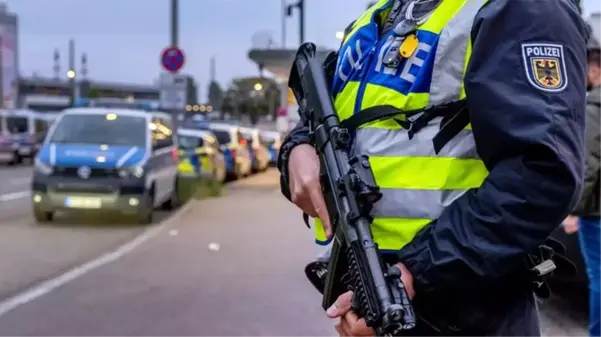 Almanya, sınır kontrollerini Fransa, Lüksemburg, Hollanda, Belçika ve Danimarka&rsquo;yı da kapsayacak şekilde genişlettiğini açıkladi….