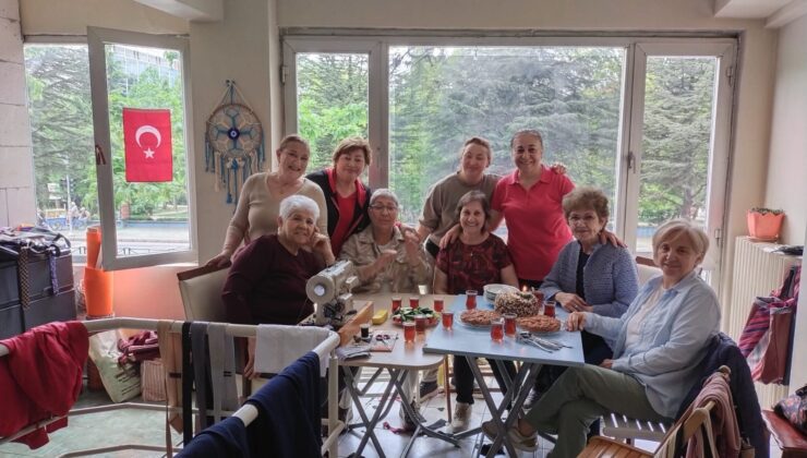 Eskişehir’de Özel Gereksinimli Bireylerin anneleri ve gönüllülerinden ‘su kabakları’ ile çalışmaları ilgi gördü