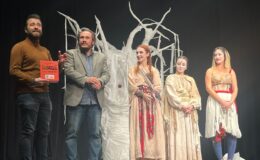 Eskişehir  ‘Sui Generis’ Tiyatro’nun ‘Kadınlar Konuşursa’ adlı tiyatro oyunu İstanbul’dan başarı ile döndü