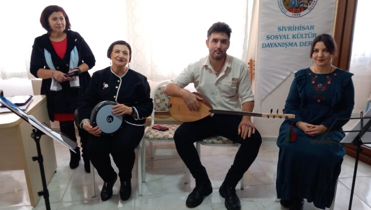 Eskişehir’de yaşayan Sivrihisarlı öğretmenler &lsquo;Öğretmenler Günü&rsquo; nü birlikte türküler eşliğinde coşku ile kutladılar