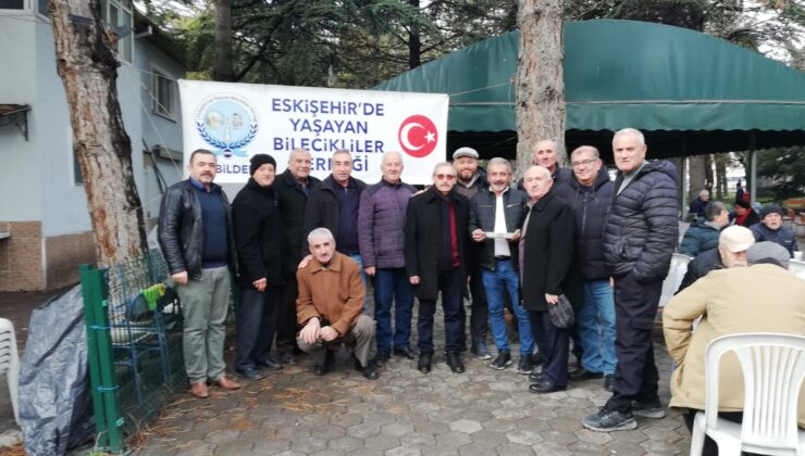 ​ Eskişehir’de yaşayan Bilecikliler şehitler ve vefat eden Bilecikliler için Mevlit-i Şerif ve Kur’an-ı Kerim okuttular Eskişehir’de yaşayan Bilecikliler, ahirete göç eden hemşehrileri ve şehitler için Kur’an -ı Kerim ve Mevlit-i Şerif okuttular
