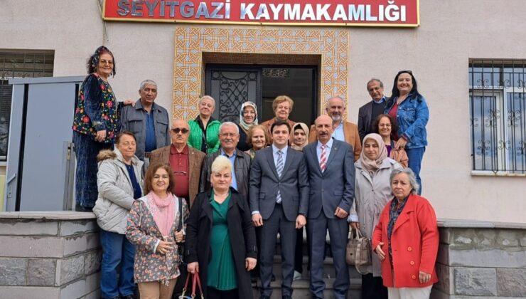 Yurt içi ve yurt dışından Eskişehir’e gelen şairler, ozanlar Eskişehir’in tarihi yerlerini gezdiler, şiir ve müzik etkinliğine katıldılar