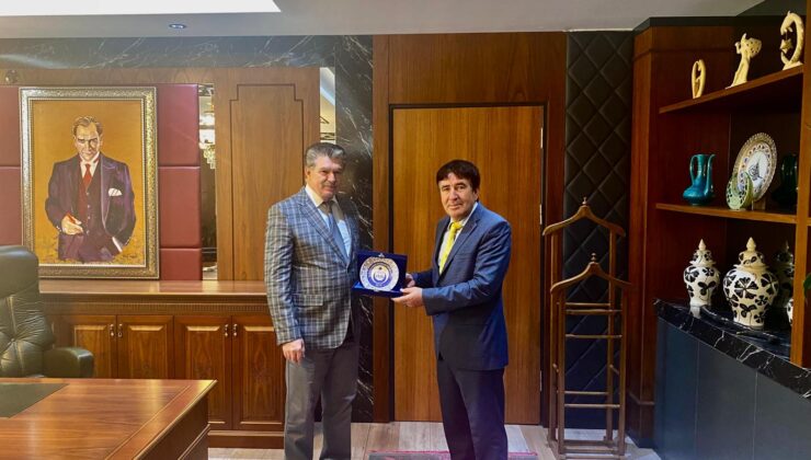 ESKİŞEHİR KIZILELMA TURAN DERNEĞİ YÖNETİMİ ODUNPAZARI KAYMAKAMI ÖMER ULUYU ZİYARET ETTİ