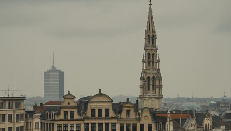 Brüksel öldü ve ağlayan yok….