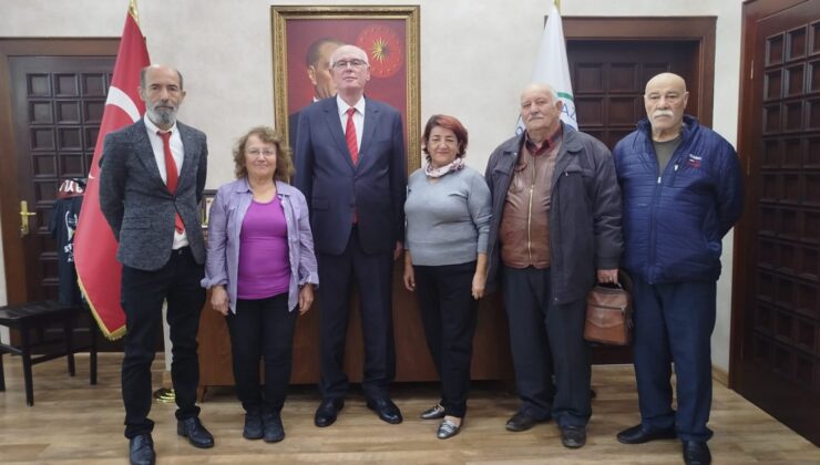 Eskişehir Halk Oyunları Ekibi Odunpazarı Belediye Başkanı Kazım Kurt’a nezaket ziyaretinde bulundular