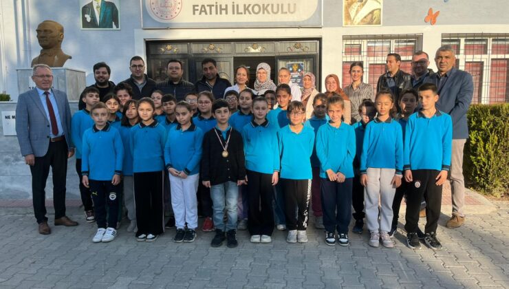 Emirdağ Fatih İlkokulu ‘Matematik Olimpiyatları’nda altın madalya kazandı