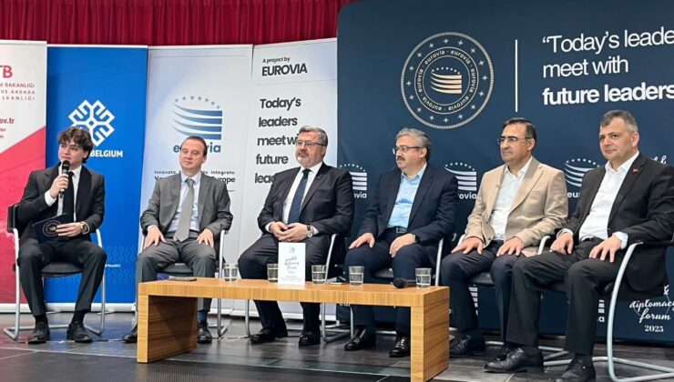 Belçika&rsquo;nın Başkenti Brüksel&rsquo;de « Bugünün Liderleri Geleceğin Liderleriyle » Bir Araya Geldi