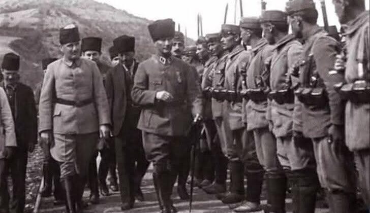 BÜYÜK TAARRUZ ÖNCESİNDE KOMUTANLAR EMİRDAĞ’DA