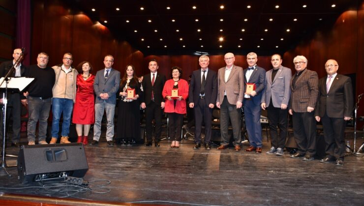 Sivrihisarlılardan ve Odunpazarı Halk Eğitim Merkezi destekli ‘Türk Halk Müziği’ konseri yoğun ilgi gördü