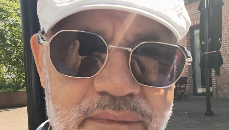 Bir Afrika atasözü şöyle der.  » Bir parmakla un toplanmaz. »