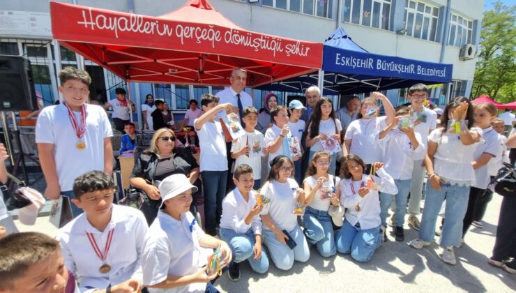 Eskişehir Mehmet Gedik Ortaokulu’nda ‘mavi kapaklar’ umuda dönüştü