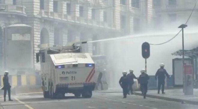  Brüksel’de öğrenci protestosu kontrolden çıktı: TOMA ve göz yaşartıcı gaz kullanıldı