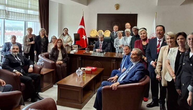 Emirdağ ve Çevre Dernekleri Federasyonu Başkanı Ahmet Eryürük  ve Arkadaşların’dan Eskişehir Cumhuriyet Başsavcısına Veda Ziyareti
