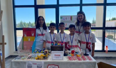 Eskişehir Vali Münir Raif Güney İlkokulu ‘Harezmi Eğitim Modeli’ kapsamında yıl sonu sergisi yoğun ilgi gördü
