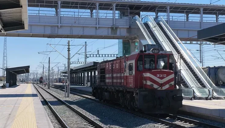 3 ile daha hızlı tren geliyor: Seyahat süresi 4 saatten 1,5 saate düşecek