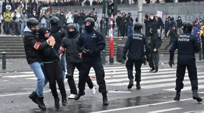 BRÜKSEL’DE SENDİKA GÖSTERİSİNDE GERGİNLİK! POLİS GÖZ YAŞARTICI GAZLA MÜDAHALE ETTİ